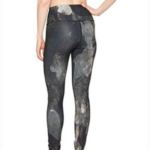 Alo Yoga Matching Airbrush Set